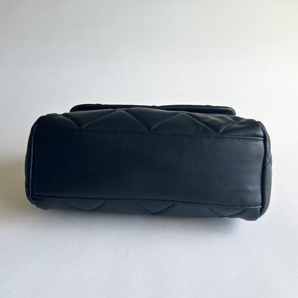 Bradgley Mischka Black Leather Quilted Handbag - Picture 5 of 12